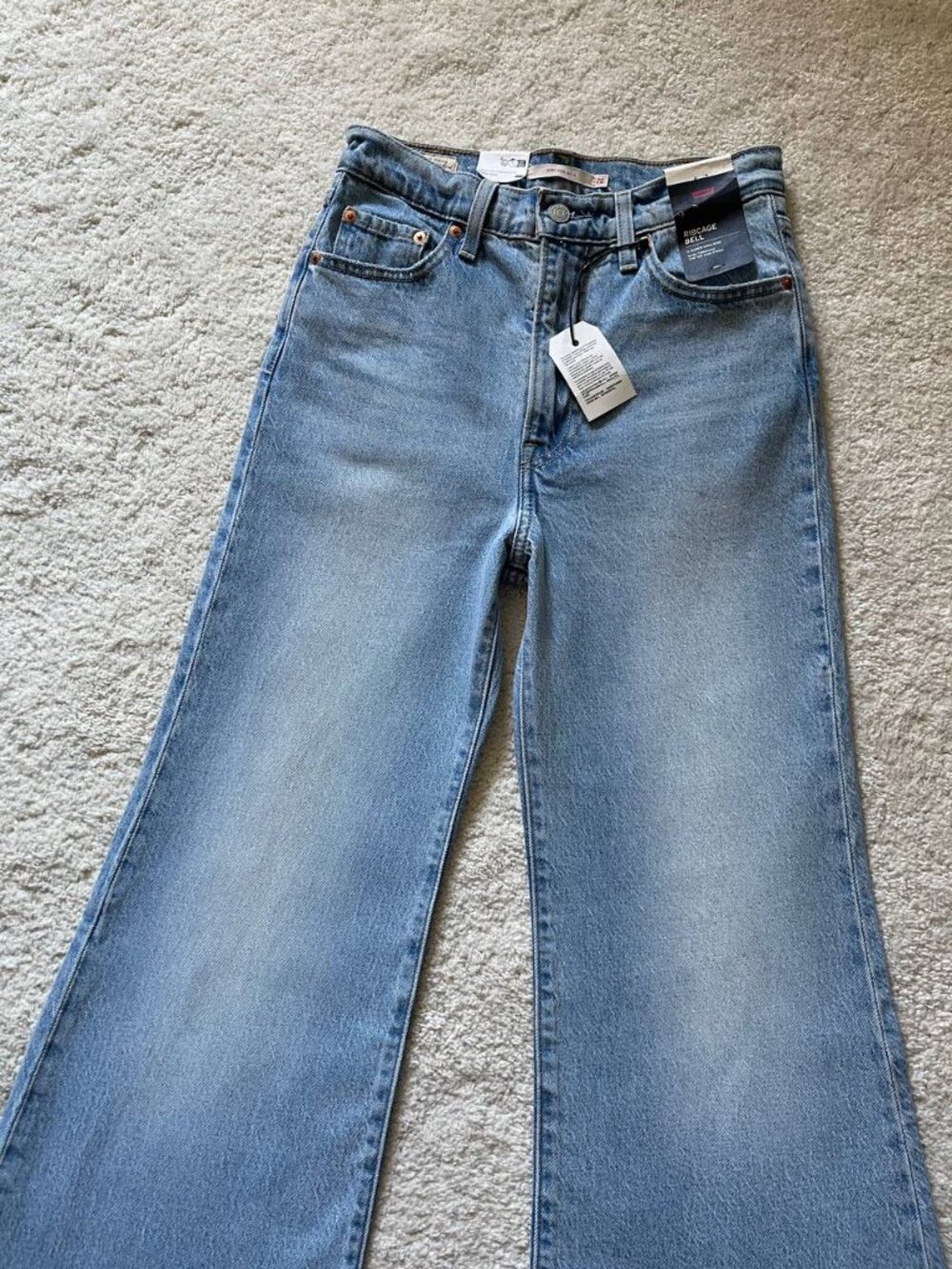 NWT Levi’s Premium Ribcage Bell High Rise Women’s Jeans Size 26/32 - Picture 3 of 13